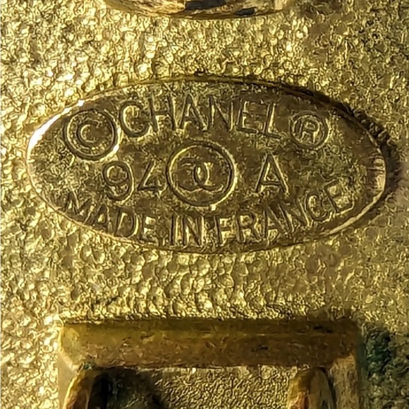 Authentic Vintage CHANEL Gold Plated CC Logos Round  Clip Earrings - Picture 8 of 16